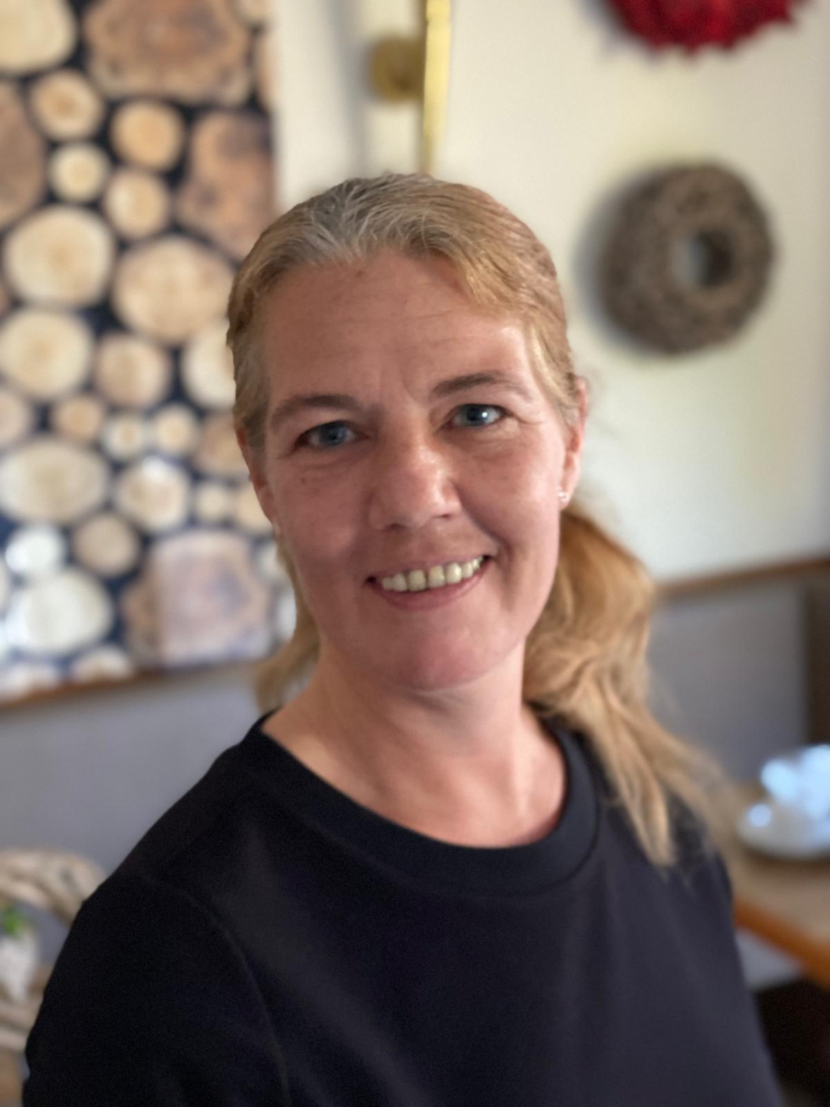 Sandra Kunze,
 Etagenleitung